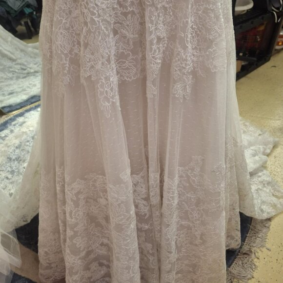 Sophia Tolli "Jupiter" Wedding Gown (Unaltered) - Picture 13 of 16